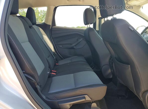 1FMCU0GD0HUF04090 2017 FORD ESCAPE Silver Widok wnętrza z tyłu