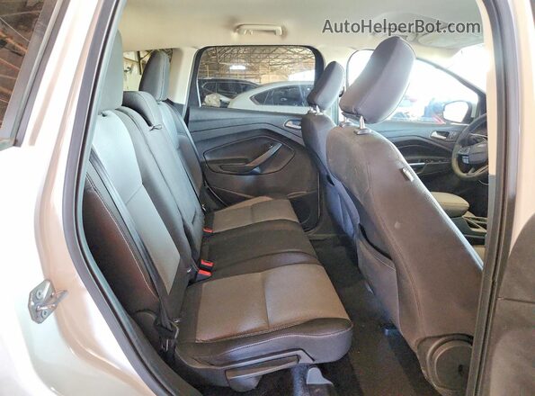 1FMCU0GD0JUB14158 2018 FORD ESCAPE White Vista interior trasera