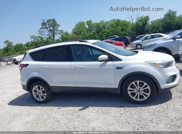 1FMCU0GD0JUB75588 2018 FORD ESCAPE White Widok wnętrza z tyłu