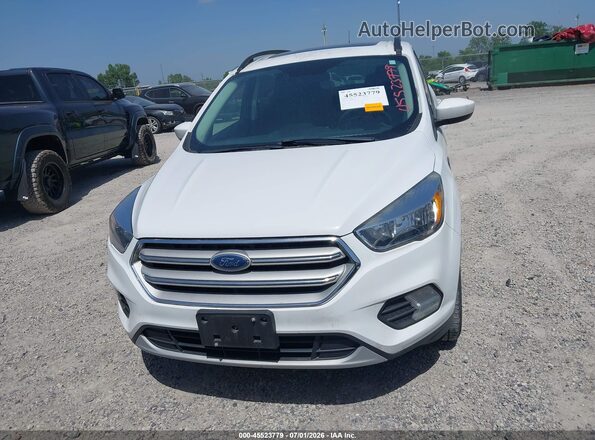 1FMCU0GD0JUB75588 2018 FORD ESCAPE White Widok zestawu wskaźników