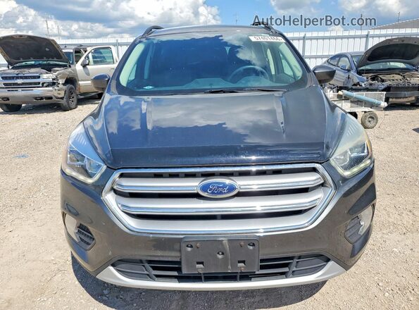 1FMCU0GD1HUB13076 2017 FORD ESCAPE Угольный Вид спереди