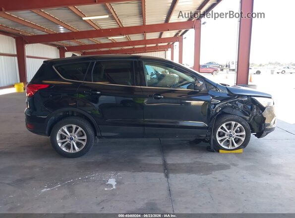 1FMCU0GD1KUB10072 2019 FORD ESCAPE Синий Вид задней части салона