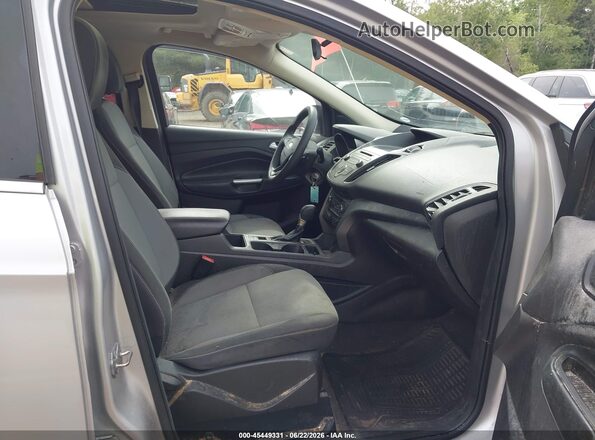 1FMCU0GD2HUA76717 2017 FORD ESCAPE Silver Սալոնի դիմացի տեսք