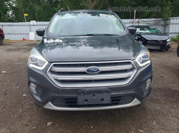 1FMCU0GD2HUD88679 2017 FORD ESCAPE Gray Widok z przodu
