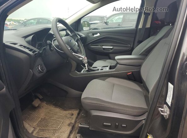 1FMCU0GD2HUD88679 2017 FORD ESCAPE Gray Widok wnętrza z przodu