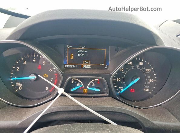1FMCU0GD2JUB61577 2018 FORD ESCAPE White ხელსაწყოთა პანელის ხედი