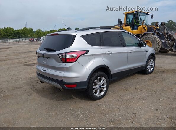 1FMCU0GD3HUC73122 2017 FORD ESCAPE Серебряный Задняя правая четверть