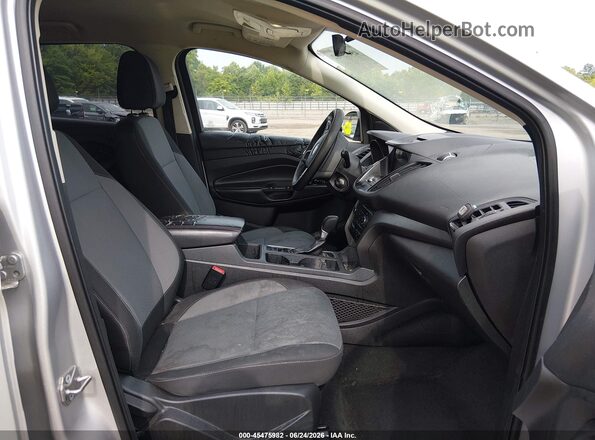 1FMCU0GD3HUC73122 2017 FORD ESCAPE Серебряный Вид салона спереди