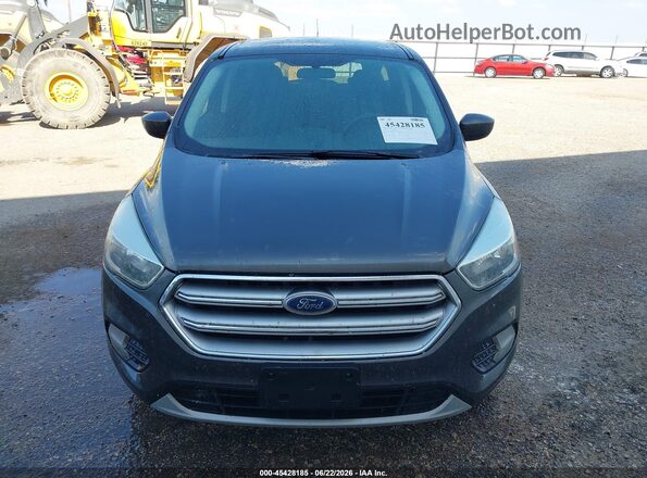 1FMCU0GD4HUC10160 2017 FORD ESCAPE Gray Widok z przodu