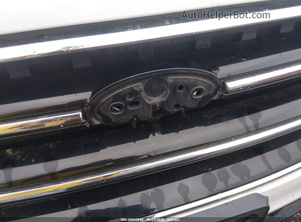1FMCU0GD4HUC85781 2017 FORD ESCAPE White წინა ხედი