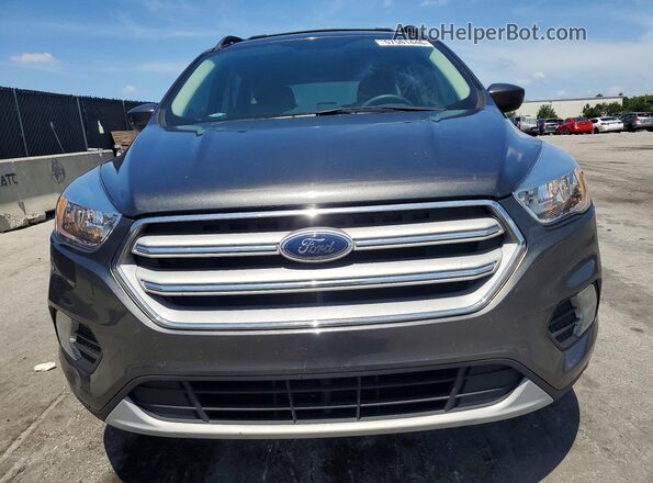 1FMCU0GD4JUD00799 2018 FORD ESCAPE Серый Вид спереди