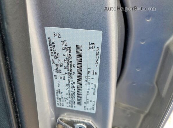 1FMCU0GD5KUA38339 2019 FORD ESCAPE Silver Widok naklejki z numerem VIN