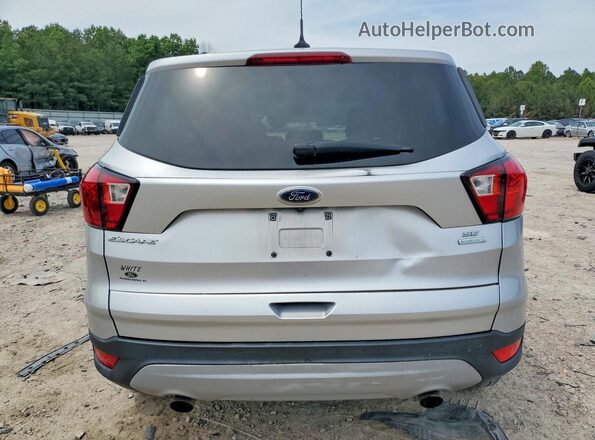 1FMCU0GD5KUA38339 2019 FORD ESCAPE Silver Widok z tyłu