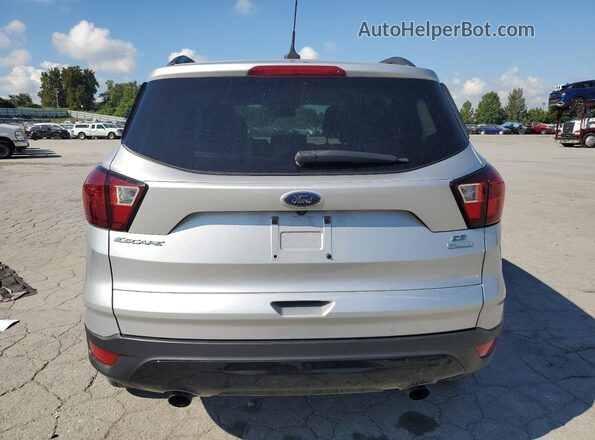 1FMCU0GD5KUA59031 2019 FORD ESCAPE Silver უკანა ხედი