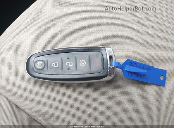 1FMCU0GD5KUB46590 2019 FORD ESCAPE Белый Вид панели приборов
