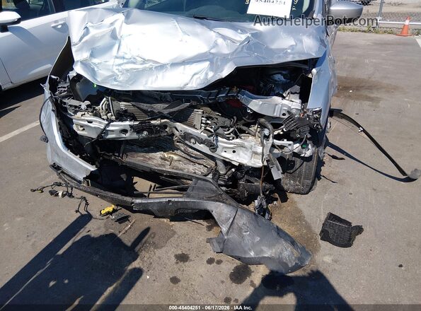 1FMCU0GD6HUB95564 2017 FORD ESCAPE Silver Դիմացի տեսք
