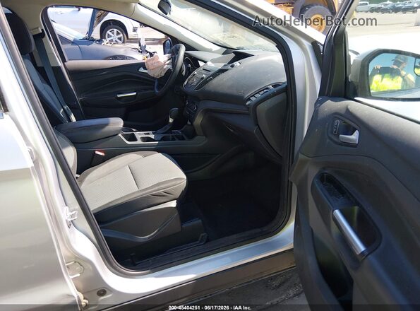 1FMCU0GD6HUB95564 2017 FORD ESCAPE Silver Սալոնի դիմացի տեսք