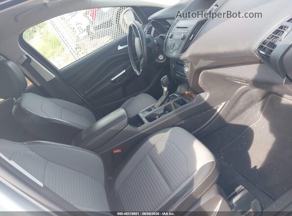 1FMCU0GD6HUC18230 2017 FORD ESCAPE Silver Front interior view