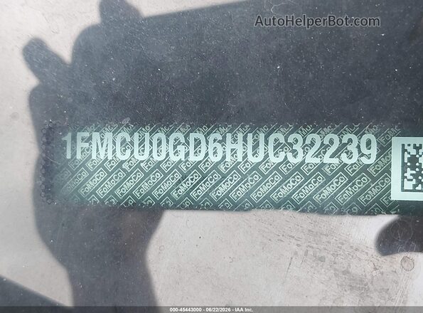 1FMCU0GD6HUC32239 2017 FORD ESCAPE Black Widok komory silnika