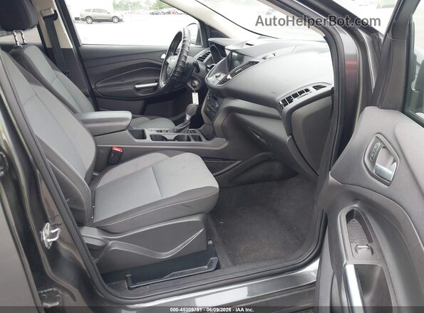 1FMCU0GD6HUC68142 2017 FORD ESCAPE Серый Вид салона спереди