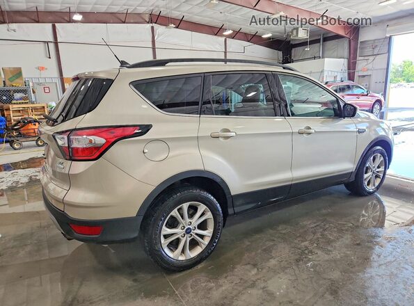 1FMCU0GD6JUB72856 2018 FORD ESCAPE Золотой Задняя правая четверть