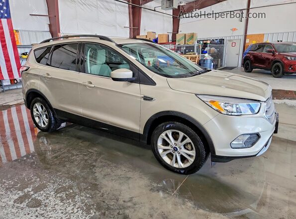 1FMCU0GD6JUB72856 2018 FORD ESCAPE Золотой Передняя правая четверть