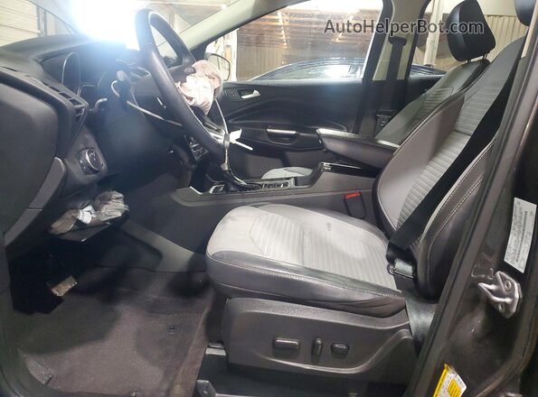 1FMCU0GD6JUC16662 2018 FORD ESCAPE Gray Front interior view