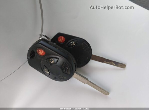 1FMCU0GD7HUC76864 2017 FORD ESCAPE Белый Вид панели приборов