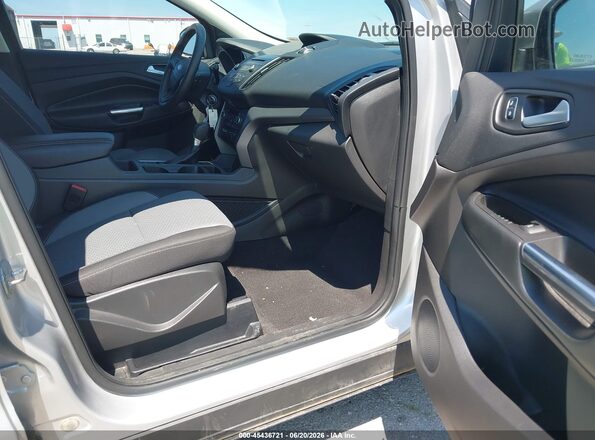 1FMCU0GD7HUD28459 2017 FORD ESCAPE Silver წინა სალონის ხედი
