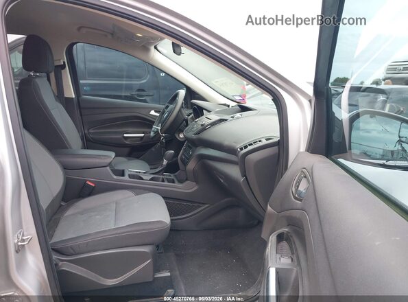 1FMCU0GD7HUE54031 2017 FORD ESCAPE Silver Front interior view