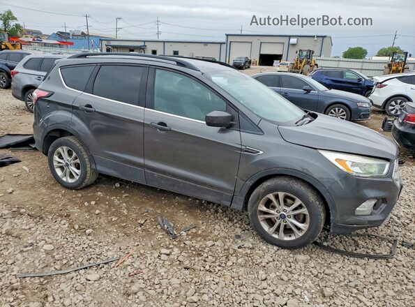 1FMCU0GD8JUA02451 2018 FORD ESCAPE Gray Przód prawy