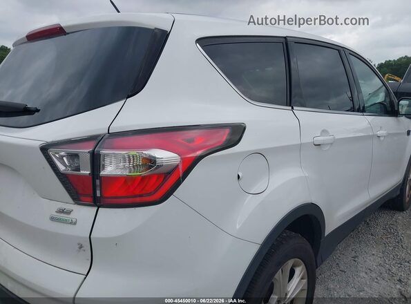 1FMCU0GD9HUA69327 2017 FORD ESCAPE White Vista frontal