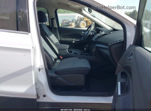 1FMCU0GD9HUC04550 2017 FORD ESCAPE Белый Вид салона спереди