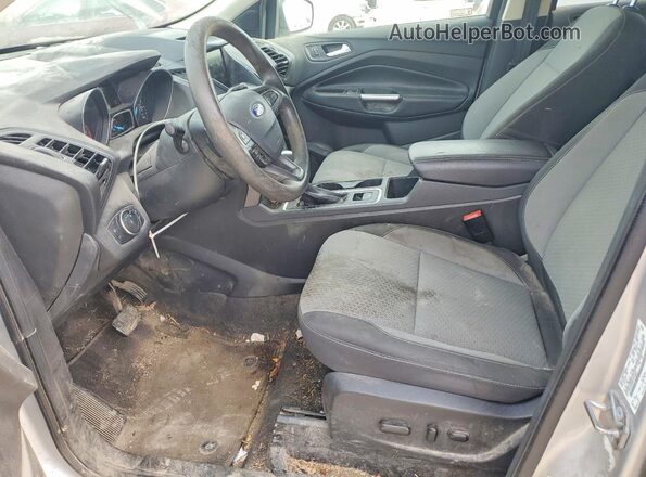 1FMCU0GD9HUD38281 2017 FORD ESCAPE Gray Widok wnętrza z przodu