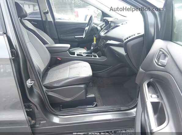 1FMCU0GDXHUA88632 2017 FORD ESCAPE Серый Вид салона спереди