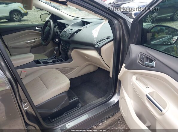 1FMCU0GDXHUC39341 2017 FORD ESCAPE Gray Vista interior delantera