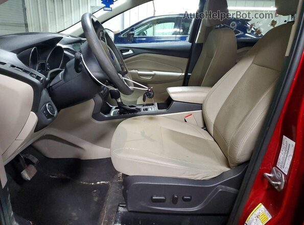 1FMCU0GDXHUD37186 2017 FORD ESCAPE Red წინა სალონის ხედი