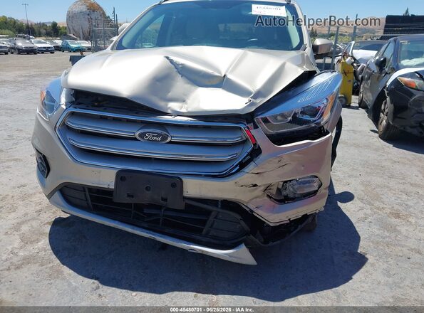 1FMCU0HD3JUC76817 2018 FORD ESCAPE Gold Front view