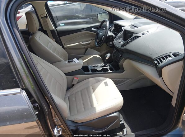 1FMCU0HD5JUB19631 2018 FORD ESCAPE Gray Вид салону спереду