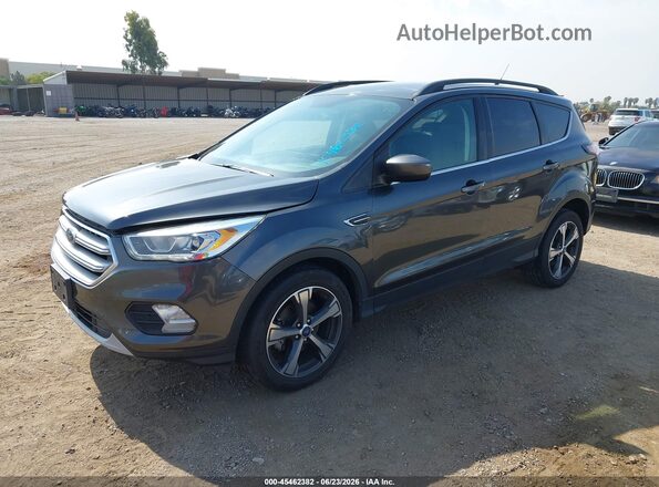 1FMCU0HD5JUD44535 2018 FORD ESCAPE Gray წინა მარცხენა ხედი სამი მეოთხედიდან