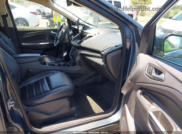 1FMCU0HD5KUB32607 2019 FORD ESCAPE Синий Вид салона спереди