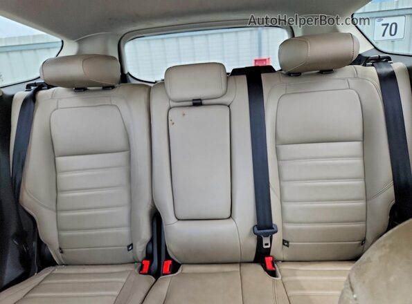 1FMCU0HD6KUC18783 2019 FORD ESCAPE White Widok tylnych siedzeń