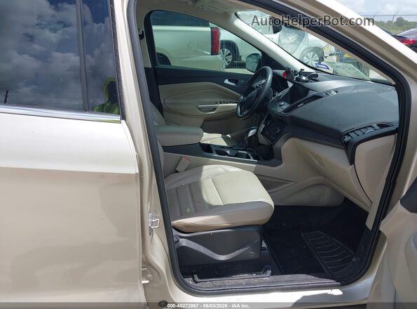 1FMCU0HD7JUA83859 2018 FORD ESCAPE Золотой Вид салона спереди