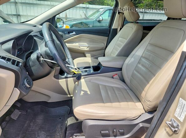 1FMCU0HD9JUB05912 2018 FORD ESCAPE Золотой Вид салона спереди