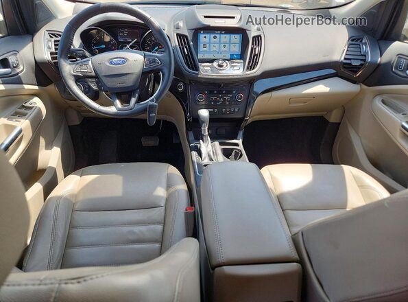 1FMCU0J90HUD36259 2017 FORD ESCAPE White Widok deski rozdzielczej
