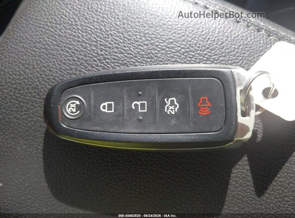 1FMCU0J98HUD24828 2017 FORD ESCAPE Красный Вид панели приборов