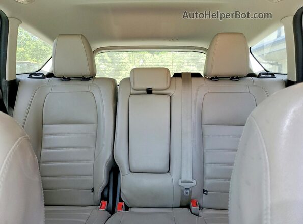 1FMCU0J9XJUC67036 2018 FORD ESCAPE Белый Вид задних сидений