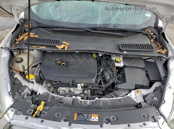 1FMCU0JD0HUB87873 2017 FORD ESCAPE White Engine compartment view