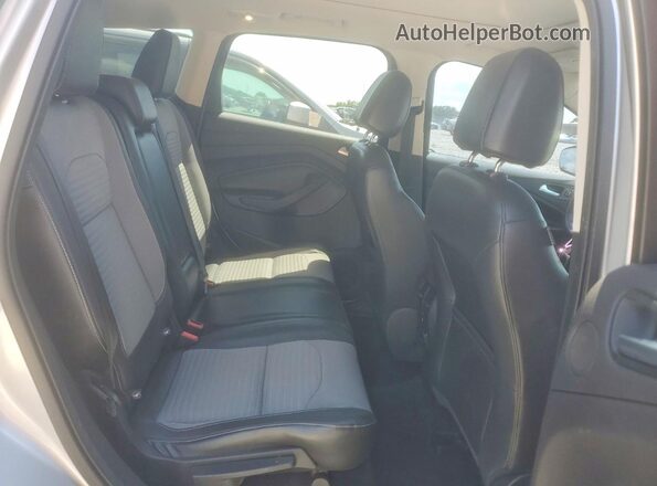 1FMCU0JD0HUD72389 2017 FORD ESCAPE Серебряный Вид задней части салона