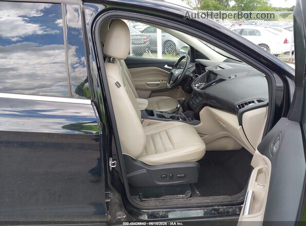 1FMCU0JD2HUD64214 2017 FORD ESCAPE Black Вид салону спереду